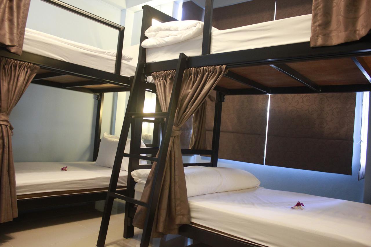 One One Hostel Patong Екстериор снимка