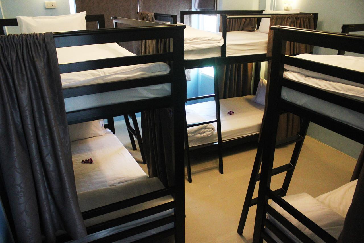 One One Hostel Patong Екстериор снимка